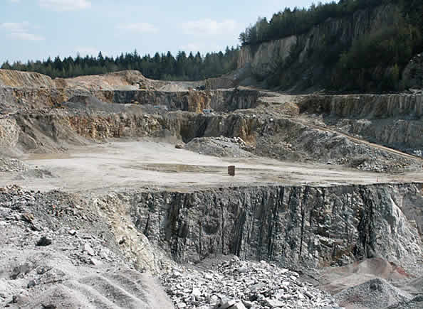 Fragment kamieniołomu kambryjskich piaskowców kwarcytowych Wiśniówka