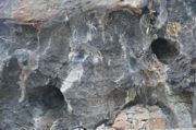 Kotły krasowe na powierzchni strefy tektonicznej wschodniej ściany kamieniołomu